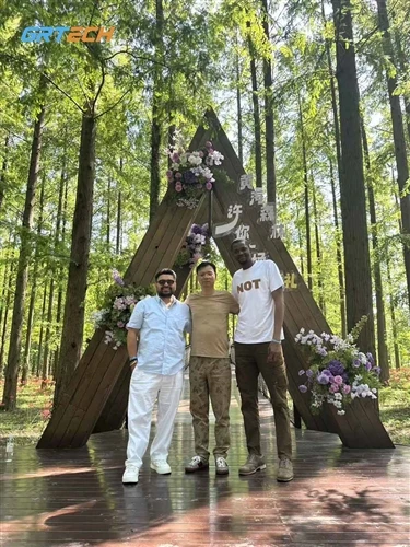 Visitando juntos el parque forestal de Huanghai con socios de Grtech de India...